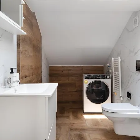Close Apartman Varsó